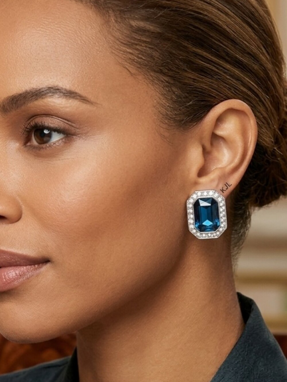 Gorgeous Kenneth Jay Lane Deep Blue Crystal Halo Stud Clip On Earrings Vintage